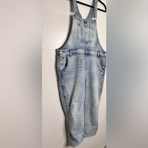 Old Navy women’s  Blue Denim Overalls. Size 20 - Picture 1 of 8